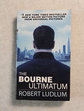 📕The Bourne Ultimatum by Robert Ludlum Paperback Book (#3)